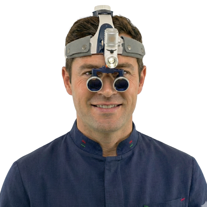 Chirurgische Lupe mit 2,5x-/3,5x-Linsen und Superleistungs-Taschenlampe mit 80.000 Lumen